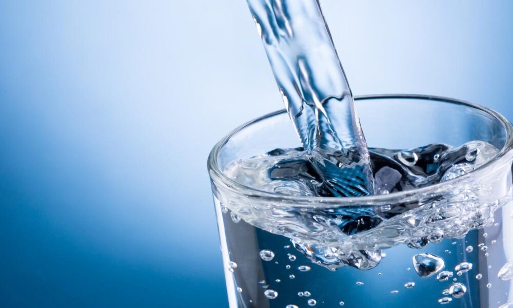 What is mineral water and how does it naturally contain dissolved minerals?